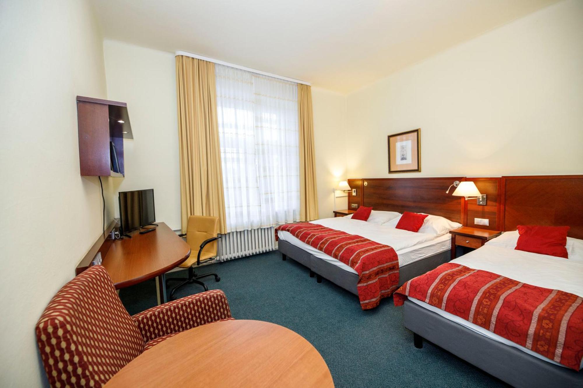 Hotel Grand Řevnice Zewnętrze zdjęcie