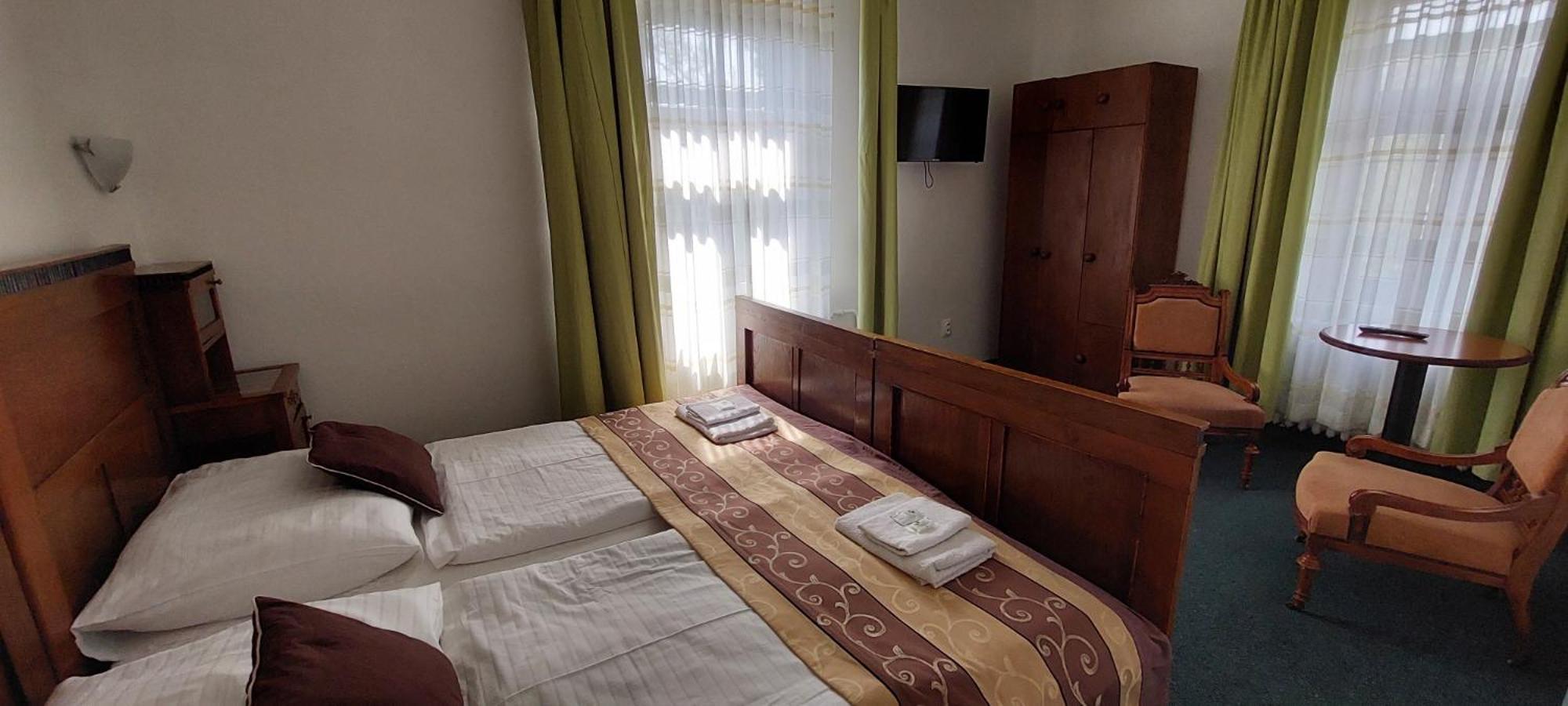 Hotel Grand Řevnice Zewnętrze zdjęcie