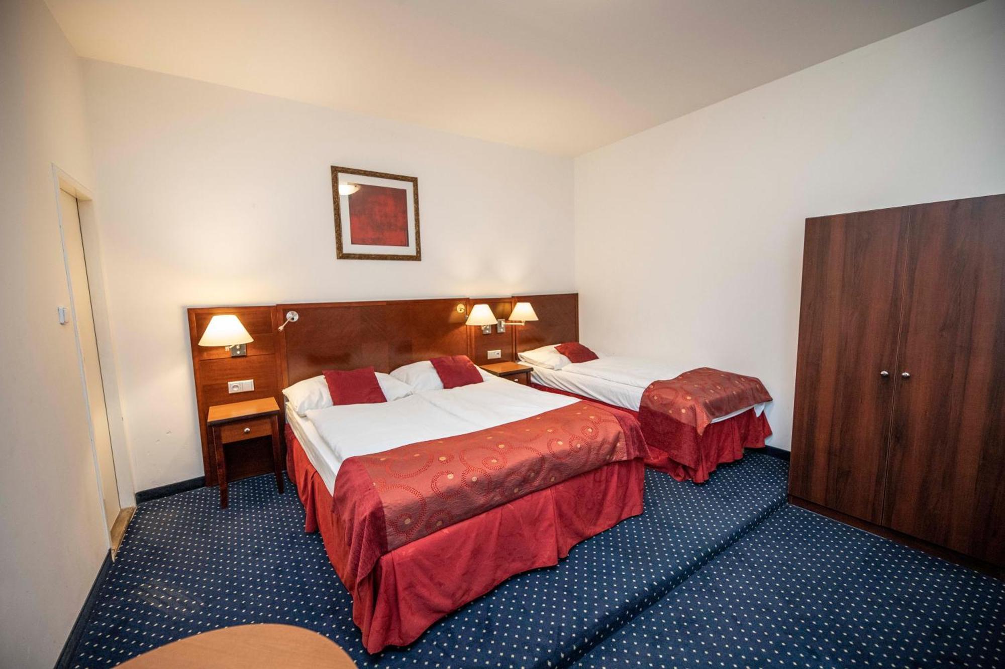 Hotel Grand Řevnice Zewnętrze zdjęcie