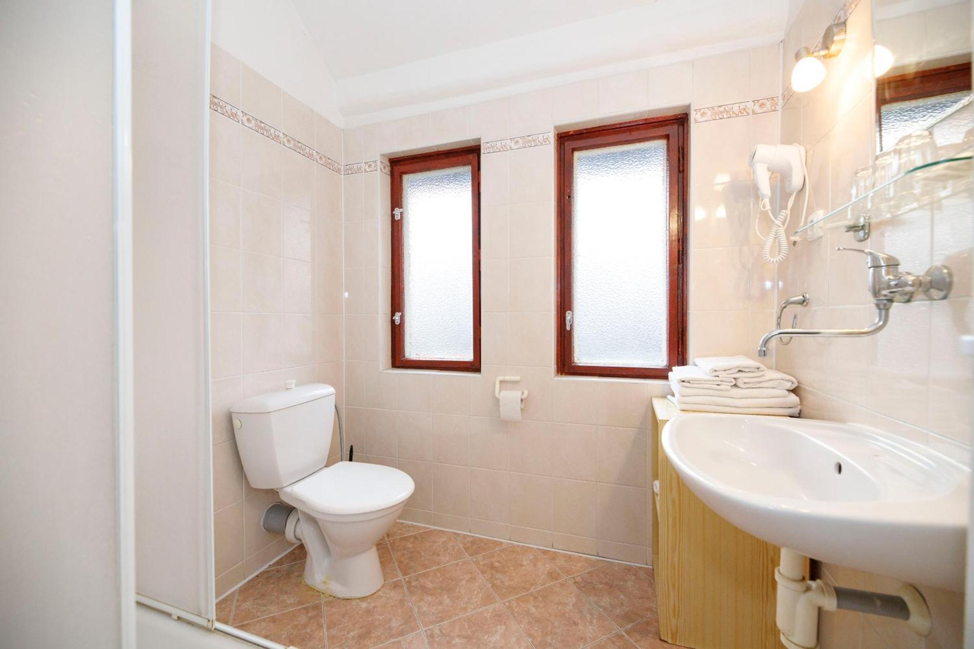 Hotel Grand Řevnice Zewnętrze zdjęcie