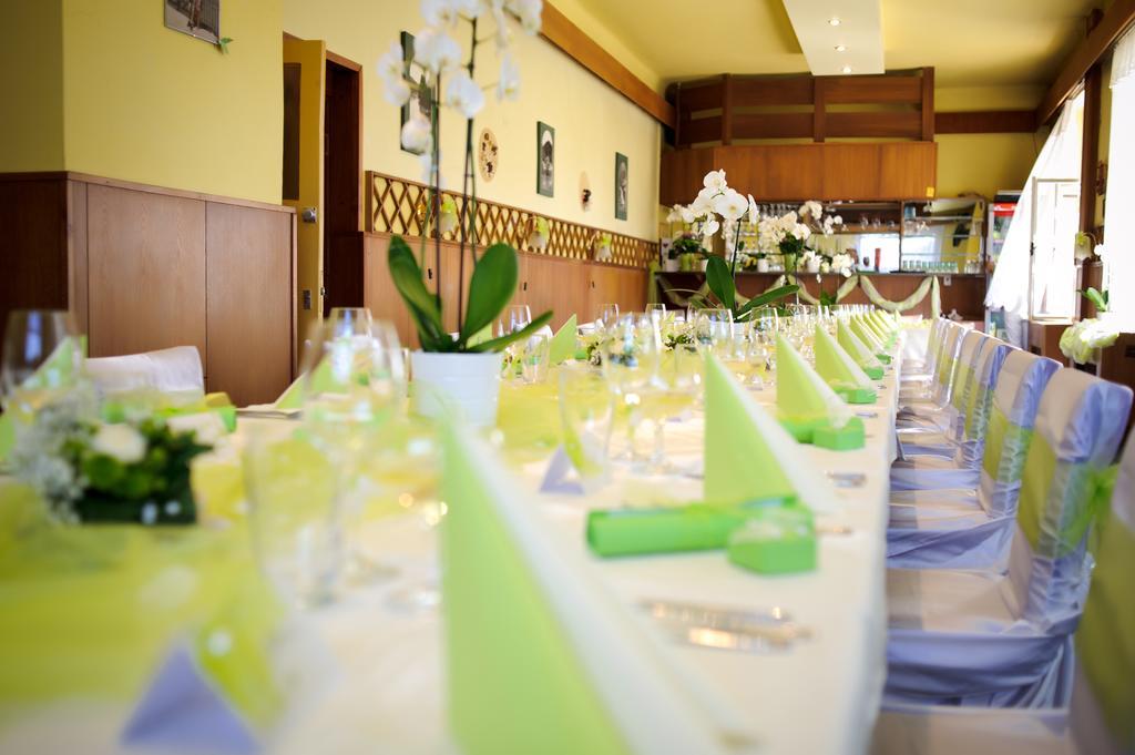 Hotel Grand Řevnice Zewnętrze zdjęcie