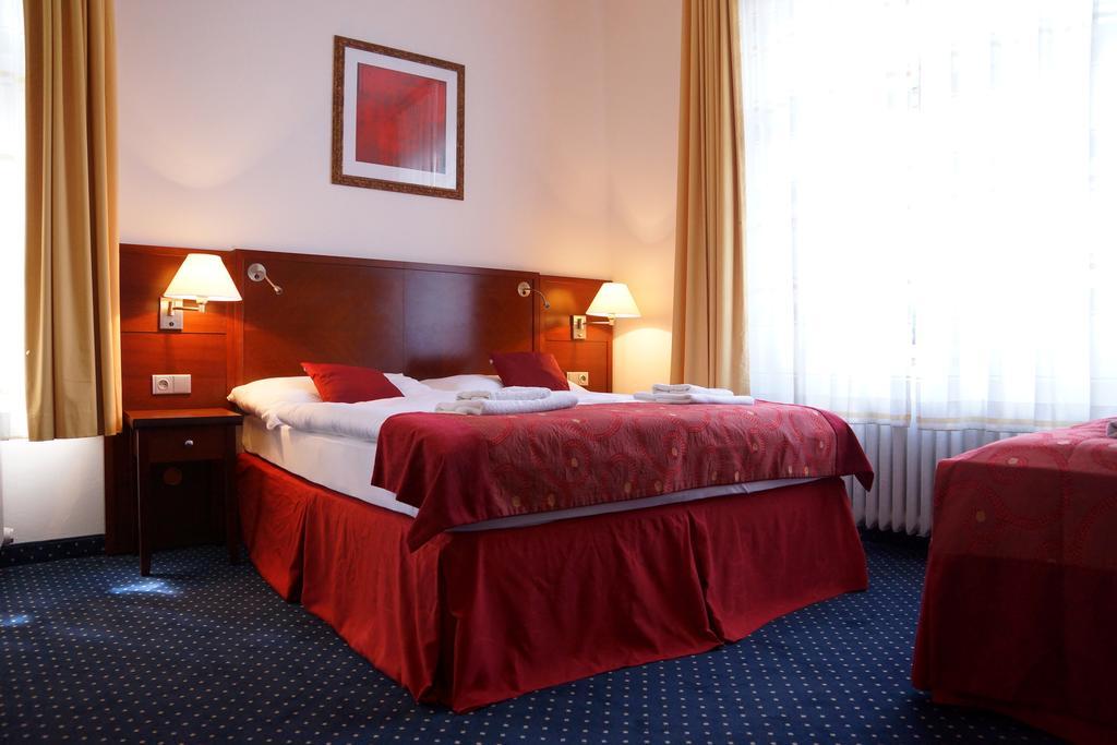 Hotel Grand Řevnice Zewnętrze zdjęcie
